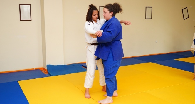 Kadına şiddet içeren filmden etkilendi judoya başladı