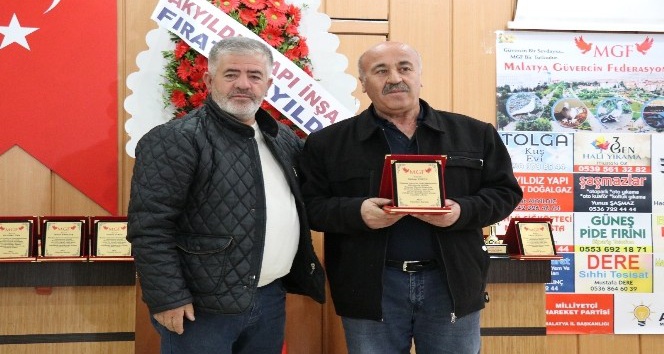 Taklacı oyun kuşu yarışmasını kazananlara ödülleri verildi