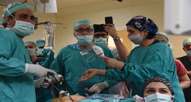 Onlarca doktor laparoskopi ve histereskopi canlı cerrahi operasyonuna katıldı