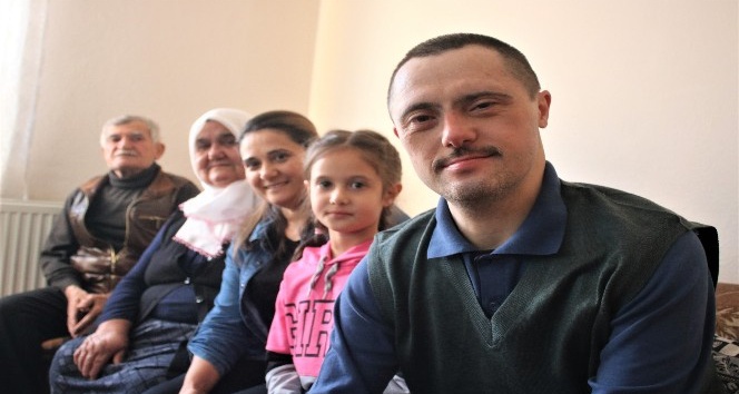 Down sendromlu Ömer’in tek hayali ‘Küçük Emrah’ gibi oyuncu olmak