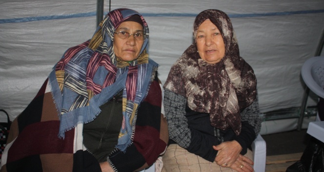HDP önünde evlat nöbeti tutan ailelere bir destek de 72 yaşındaki Fatma nineden