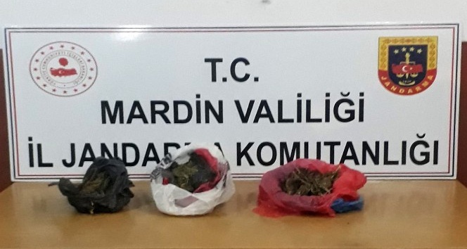 Durdurulan araçtan esrar çıktı