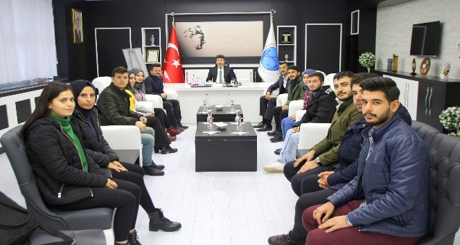 Rektör Karacoşkun Öğrenci Topluluklarıyla bir araya geldi