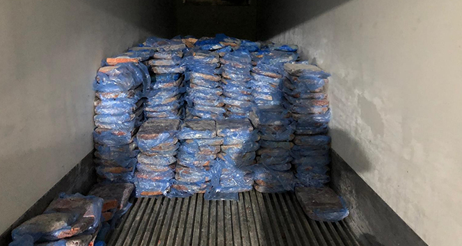 Mersin&#039;e Çin&#039;den getirilen kaçak 23 ton kuzu ciğeri yakalandı
