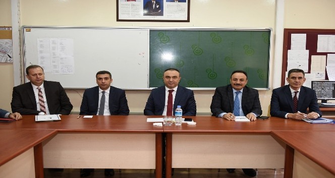 Vali Soytürk eğitimciler ile bir araya geldi