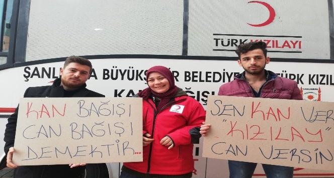 Üniversite öğrencilerinden kan bağışına yoğun katılım