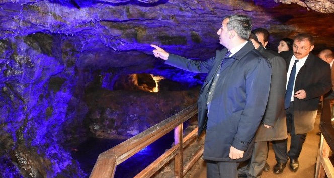 Paleozoik döneme ait Sulu Mağara turistleri ağırlıyor