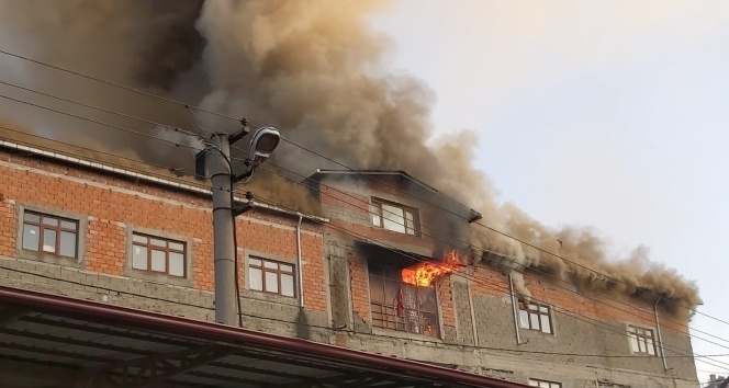 Zonguldak&#039;ta mobilya atölyesinden büyük yangın