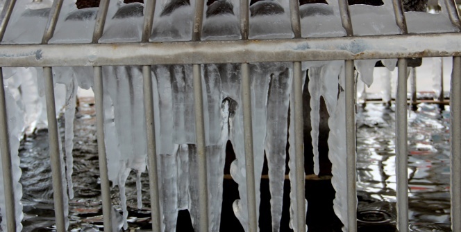 Şadırvanlar buz tuttu, termometreler eksi 15 dereceyi gösterdi !