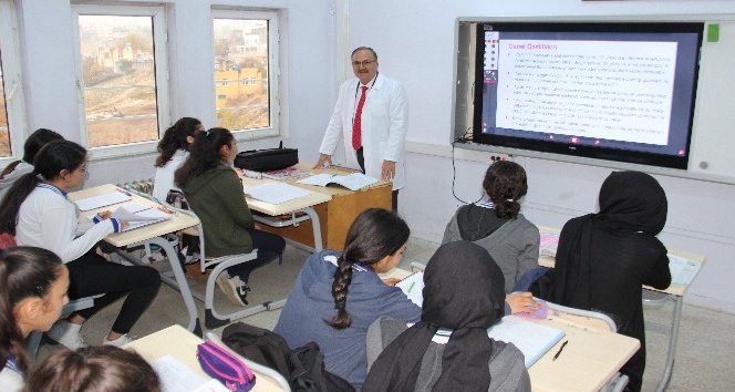 Milli Eğitim Müdürü Alagöz öğretmenliğe geri döndü