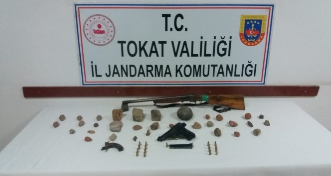 Evlerinden 26 parça tarihi eser çıktı