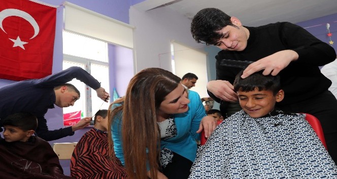 Kırsaldaki mahallelerdeki öğrencilere kuaför hizmeti