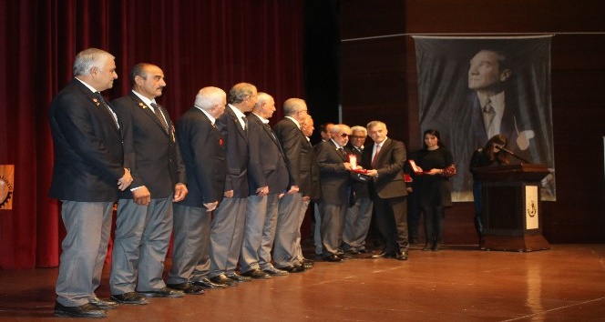 Kıbrıs Gazileri 45 yıl sonra madalya ve beraat belgelerine kavuştu