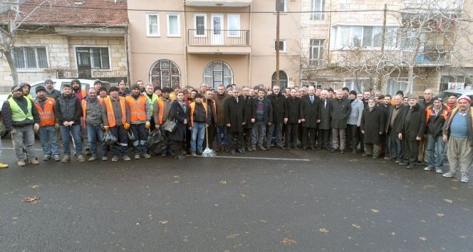 350 Evler Mahallesinde temizlik seferberliği yapıldı