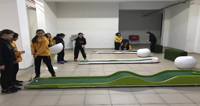 Golf okullara taşındı
