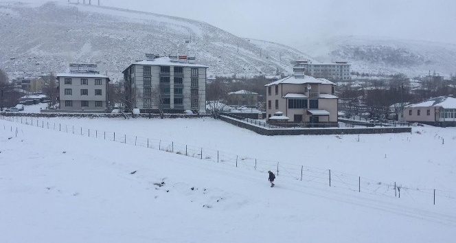 Karlıova’da kar yağışı