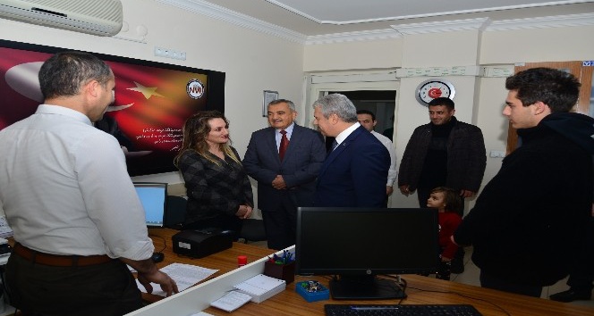 Vali Akın, kamu kuruluşlarında incelemede bulundu