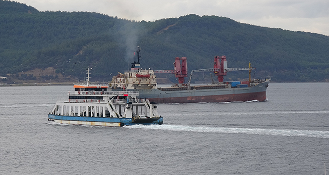 Rus askeri kargo gemisi Çanakkale Boğazı&#039;ndan geçti