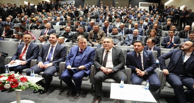 Bakan Albayrak: "Sanayi üretimindeki yıllık yüzde 3,8 artış son çeyrekte öngördüğümüz büyümenin gerçekleşeceğine işaret ediyor"