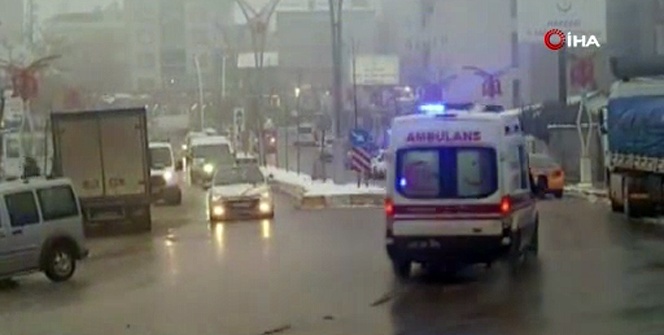 Üzerine kaya düşen 3 asker yaralandı