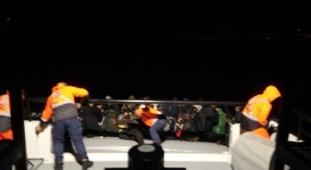 İzmir’de 55 kaçak göçmen yakalandı