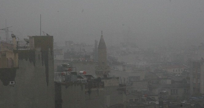 Suriye sınırındaki Kilis’te sis etkili oluyor