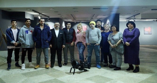 ’Kadına şiddete dur’ demek için klip çekti