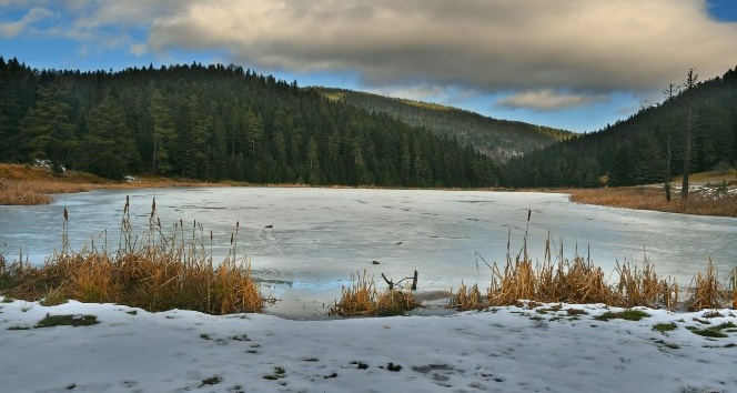 Eğriova Göleti buz tuttu