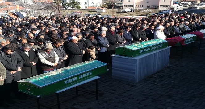 Kırşehir’de kazada hayatını kaybeden aile son yolculuğuna uğurlandı