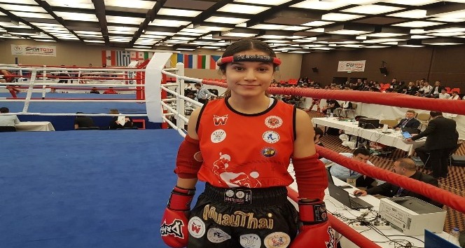 Muay Thai Sporcusu Barut, 48 kiloda   Avrupa Şampiyonu oldu