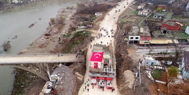 Hasankeyf’te son tarihi eser dualarla taşındı