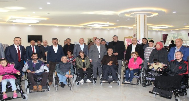 Kilis’te engellilere tekerlekli sandalye dağıtıldı