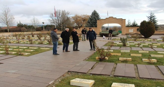 Dumlupınar Şehitliği zemini yenilendi