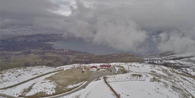Hazarbabada kar ve bulutların görsel şöleni