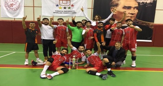 NEVÜ Erkek voleybol takımı 1.Lige yükseldi