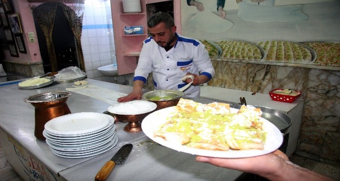 Soğuk havada tatlıların imparatoru Kilis katmerine talep arttı