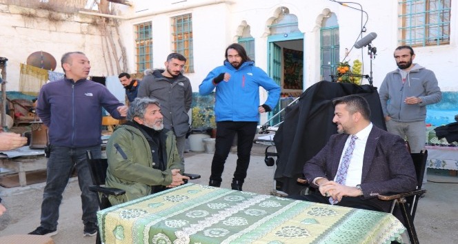 Başkan Aktürk’ten Zümrüdü Anka dizi setine ziyaret