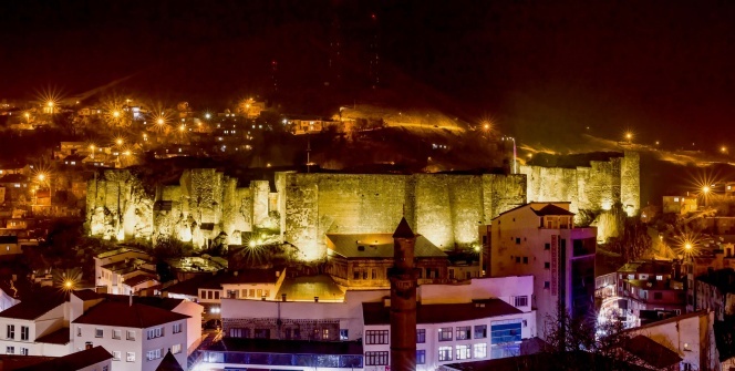 7 bin yıllık Bitlis’in ışıklandırılmış hali büyülüyor