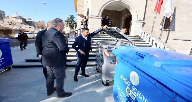 Mahallelere yeni geri dönüşüm ve evsel atık kutuları yerleştirilecek