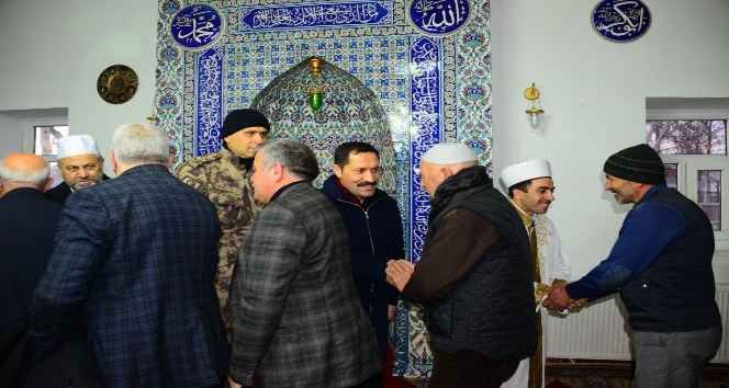 Vali Mustafa Masatlı sabah namazında vatandaşlarla buluştu