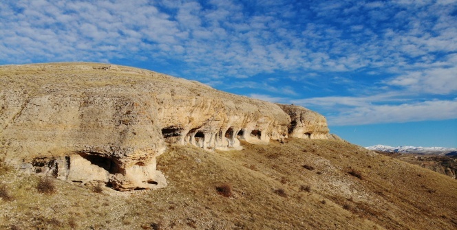 Binlerce yıllık doğal oluşumlu sarnıç ve mağaralar dikkat çekiyor