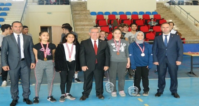Erdek’te ‘Liselerarası Badminton Turnuvası’ sona erdi
