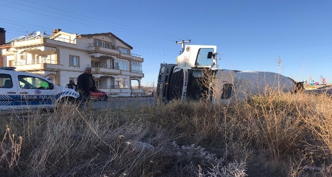 Ürgüp’te beton mikseri yan yattı