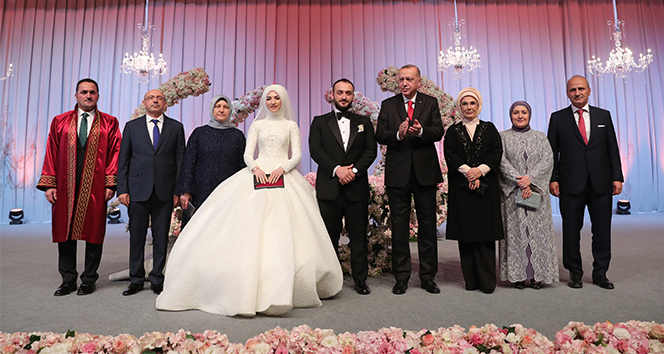 Cumhurbaşkanı Erdoğan, Bakan Turhan’ın oğlunun nikah şahidi oldu
