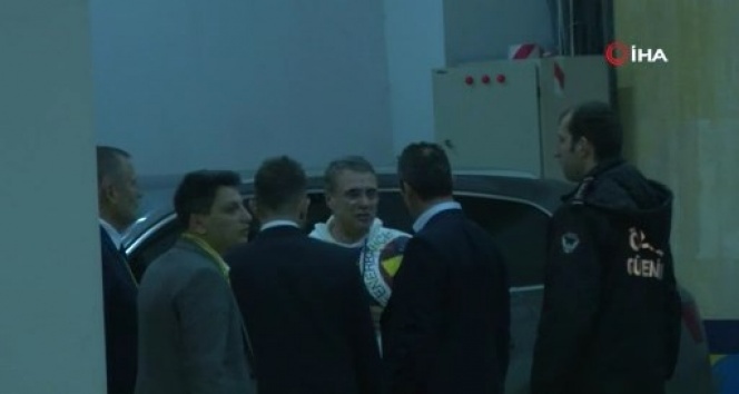 Başkan Ali Koç, maç sonu Yanal ile otoparkta sohbet etti