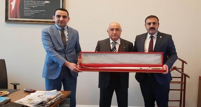 Kaymakam Karakaş ve Belediye Başkanı Hakanoğlu, CB Yüksek İstişare Kurulu Üyesi Cemil Çiçek’i ziyaret etti