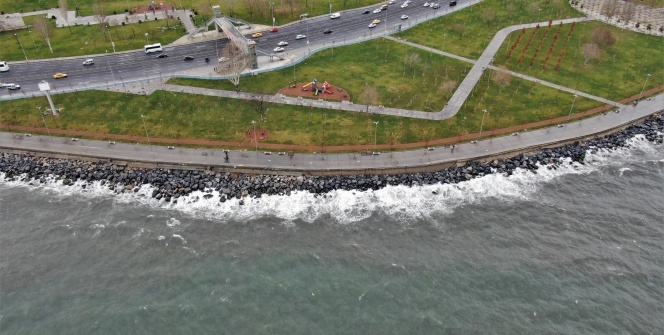 Dev dalgalar havadan görüntülendi