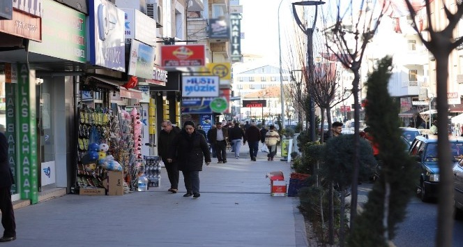 Tehlike arz eden görüntü kirliliğine neden olan tabelalar kaldırılıyor
