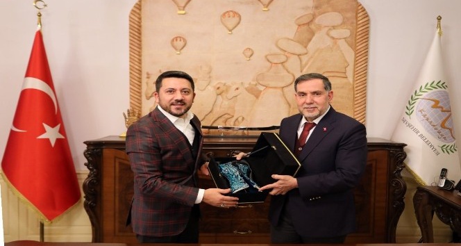 Yerel Yönetimler Başkan Yardımcısı Zenbilci, Belediye Başkanı Arı’yı ziyaret etti