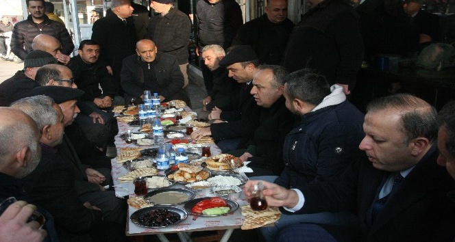 Vali Soytürk esnaflar ile bir araya geldi